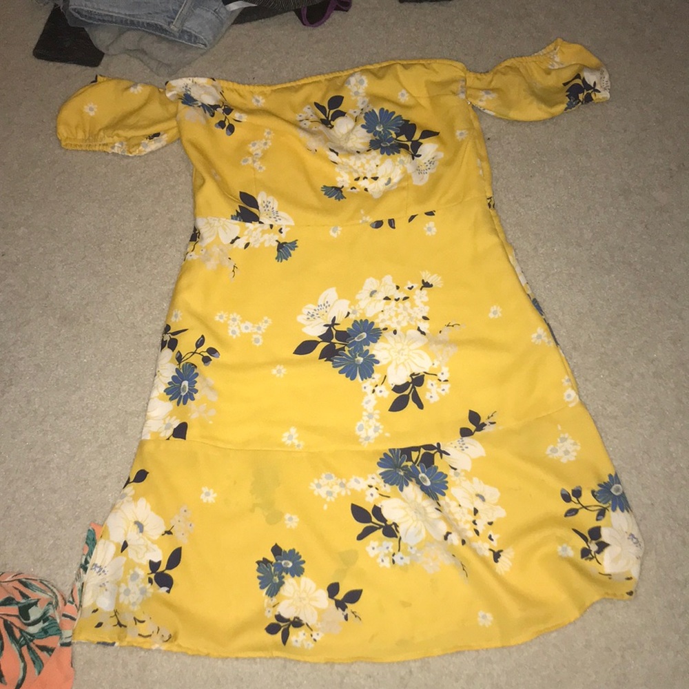 Embliss Size Large Yellow Cold Shoulder Dress